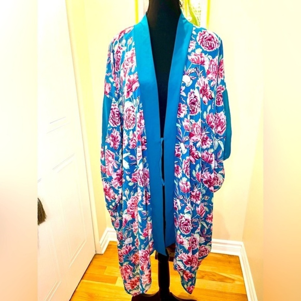 ✅La Vie En Rose aqua kimono 👘 /coverup w/floral print & aqua blue  trim 💙💐